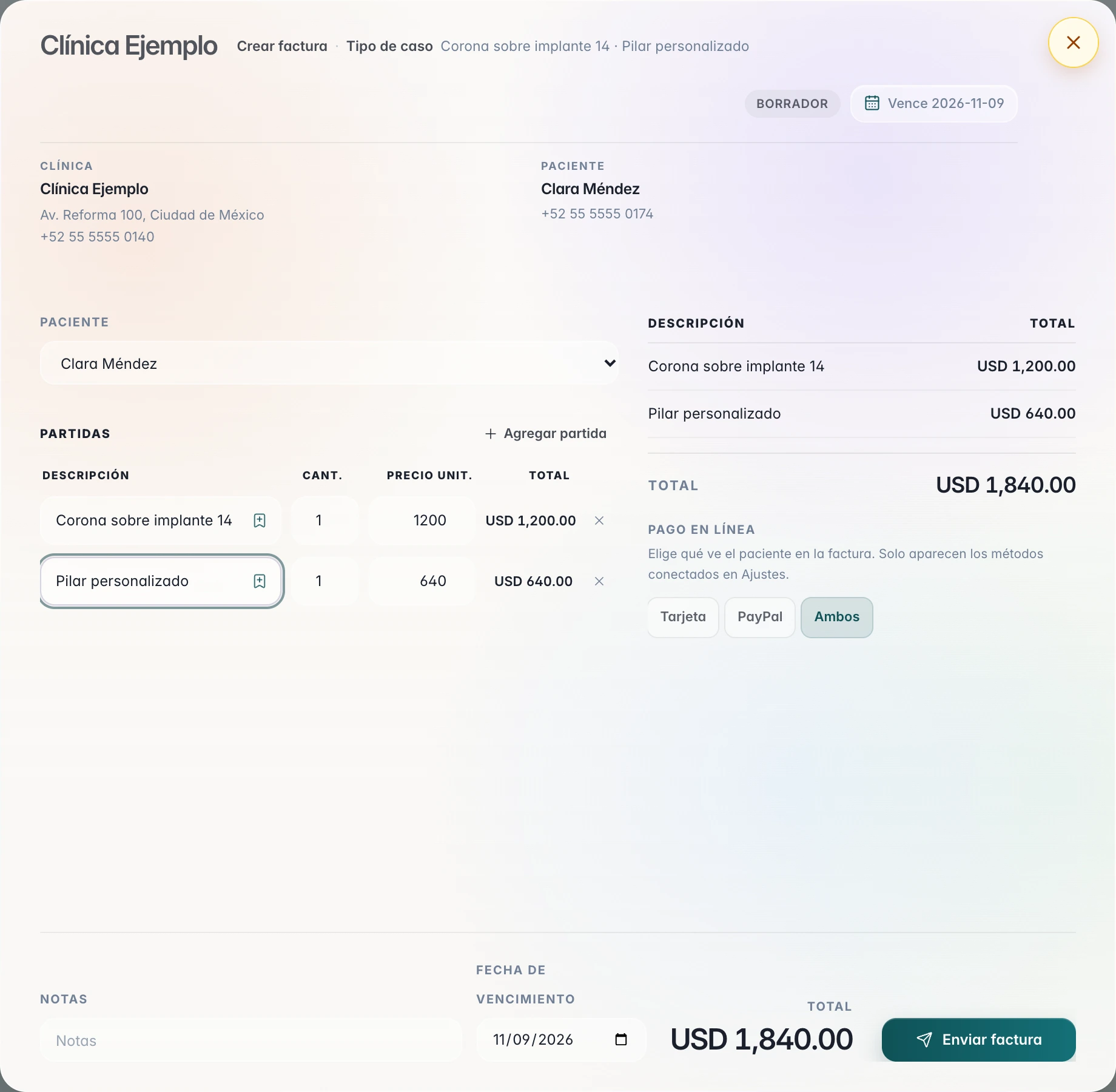 Factura en borrador para Clara Méndez, con pago en línea Tarjeta, PayPal o Ambos, y Enviar factura.