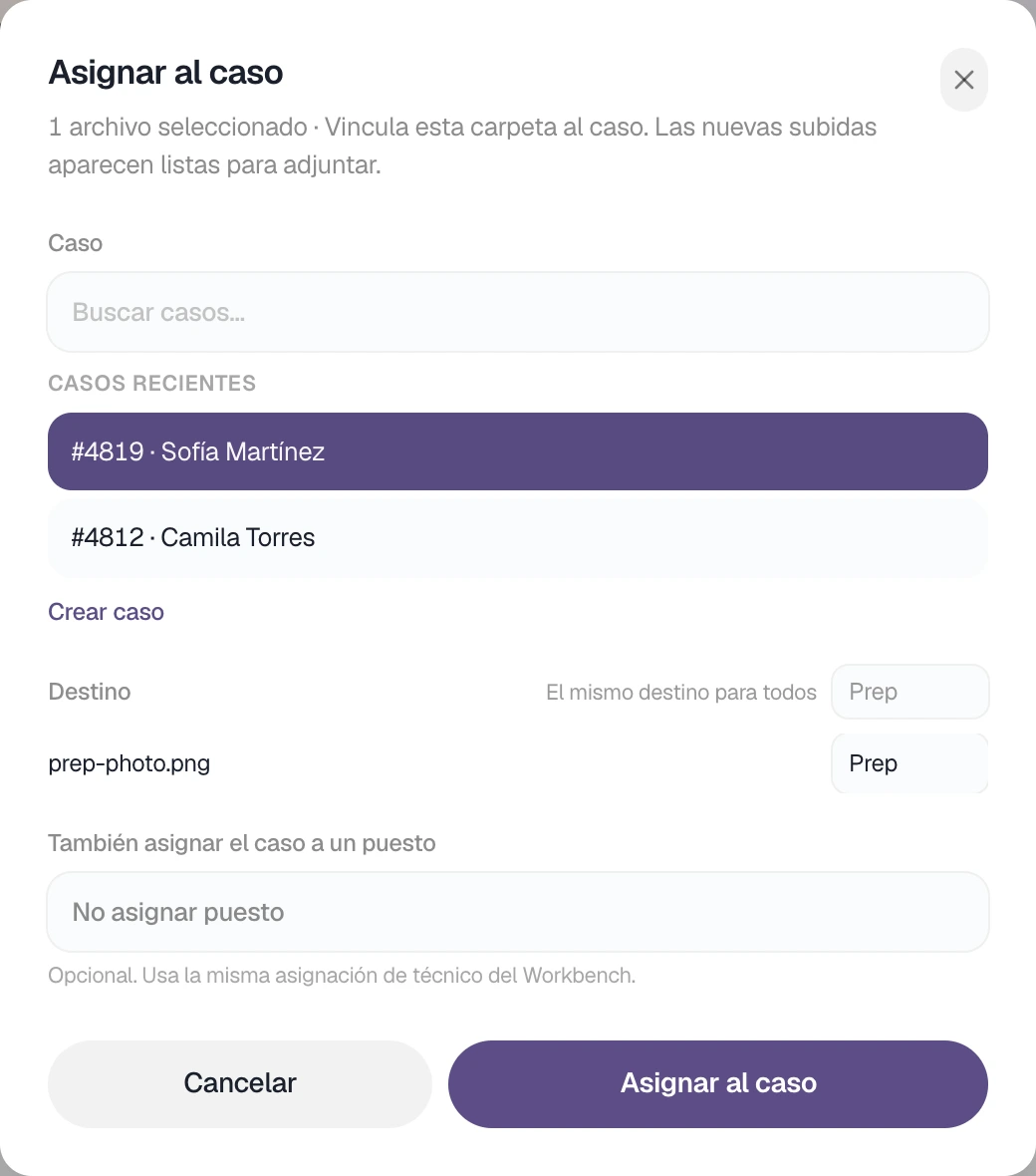 Asignar al caso: el caso #4819 de Sofía Martínez elegido, prep-photo.png con destino Prep y la opción de asignar el caso a un puesto.