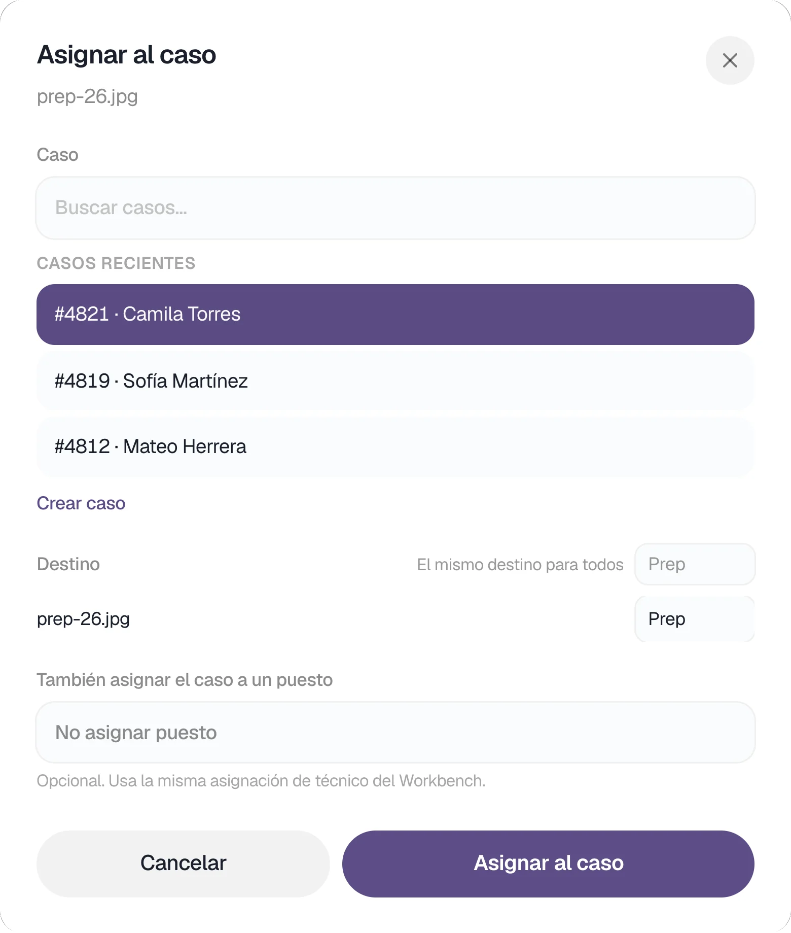 Asignar al caso: prep-26.jpg va al caso #4821 de Camila Torres con destino Prep, con la opción de asignar el caso a un puesto.