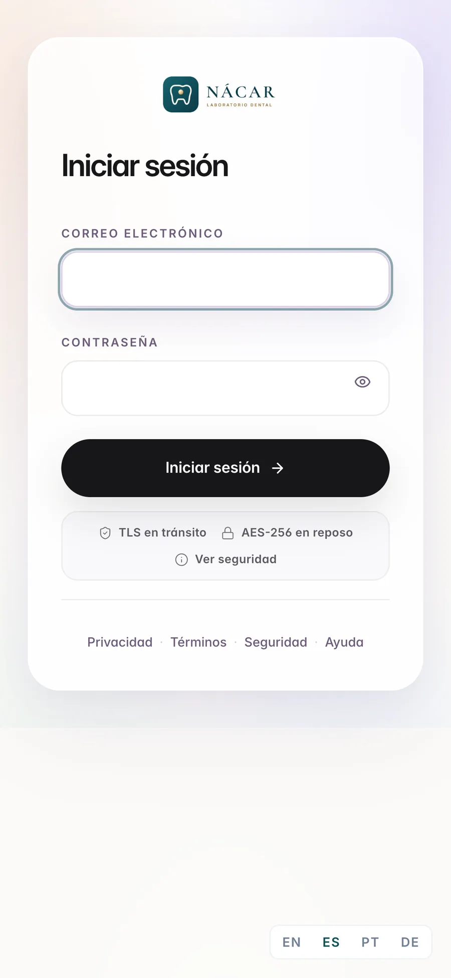El mismo login en el teléfono, con el logo de Nácar Laboratorio Dental sobre el formulario.
